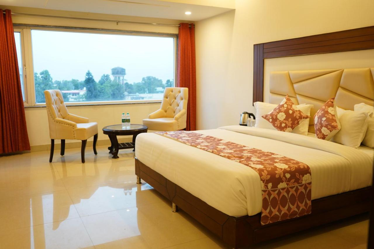Hotel Doon's Pride Dehradun Buitenkant foto